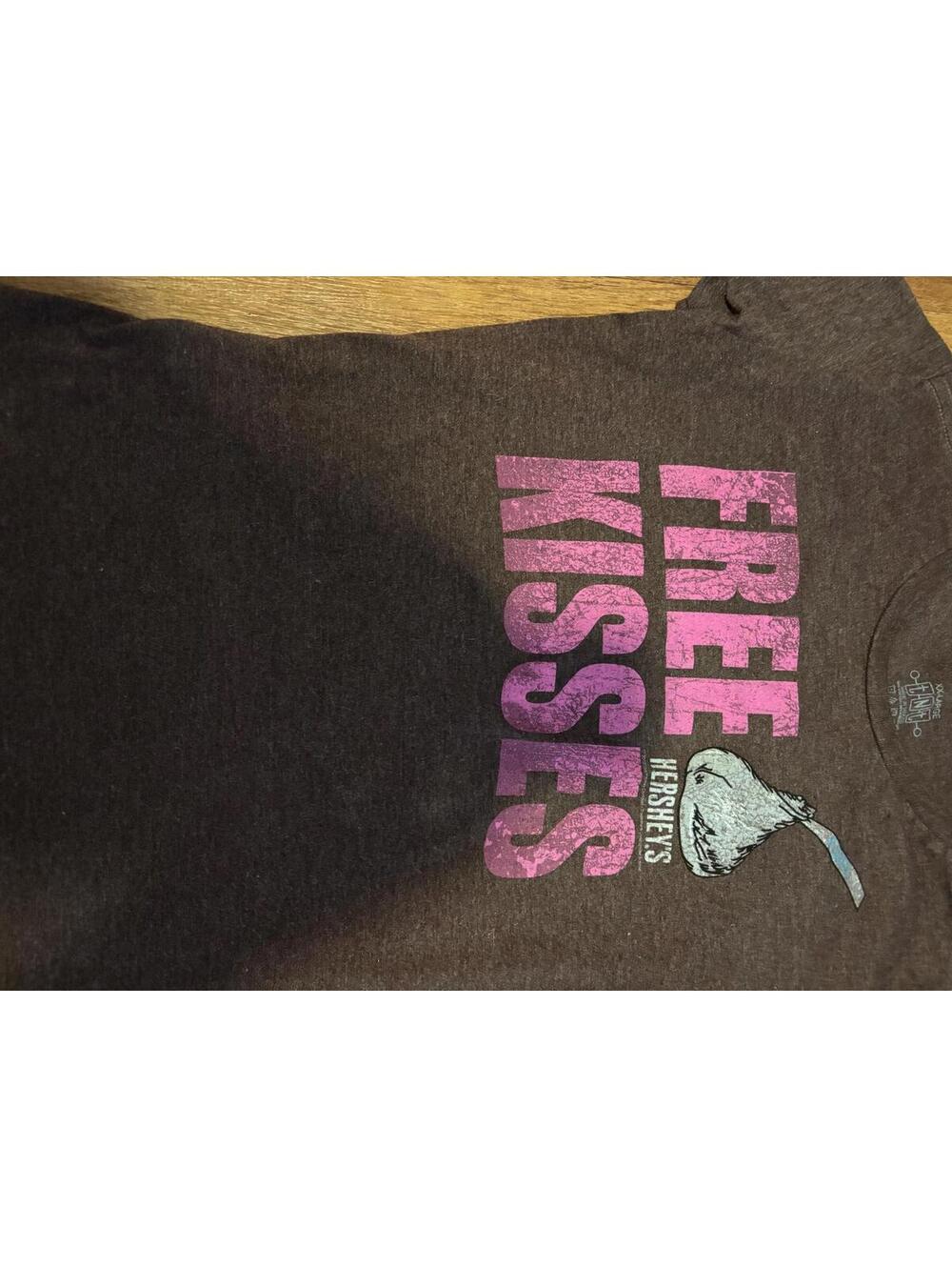 Hershey’s Chocolate Free Kisses Vintage T Shirt Cute! GUC by TnT
